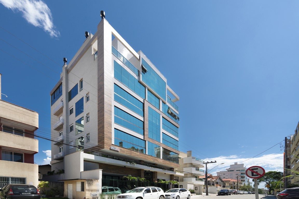 Pintura predial externa concluída em edifício residencial em Bombinhas SC