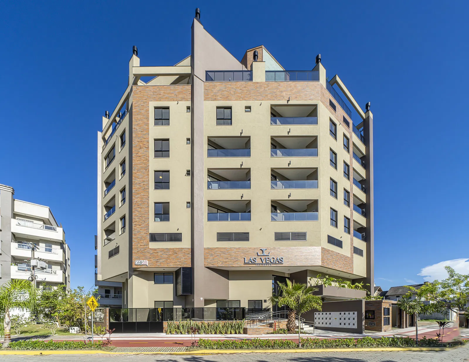 Pintura externa de empreendimento residencial entregue em Bombinhas SC